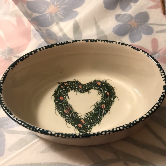 Set of 2 Teamson Hearts&Roses Baking Dishes w/Green Sponge Edge 9x2.25” & 7x2” - Picture 2 of 5
